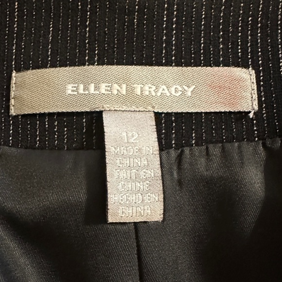 Ellen Tracy button blazer in black size 12. - Picture 3 of 7